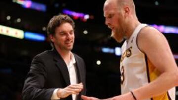Kaman, en números de Shaq, regala el triunfo a los Lakers