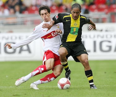 En año y medio en Dortmund jugó 25 partidos, sin mucha continuidad, fichó por el Everton en verano de 2007, jugando en el equipo inglés hizo sus mejores campañas como profesional.