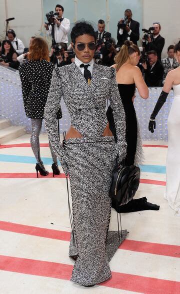 Teyana Taylor posa con un traje de Thom Browne.