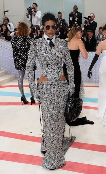 Teyana Taylor posa con un traje de Thom Browne.