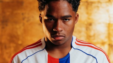 Endrick, en una de las imágenes de su presentación como nuevo jugador del Olympique de Lyon.