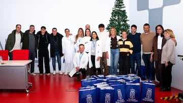 El Oviedo lleva regalos a los más pequeños del Hospital