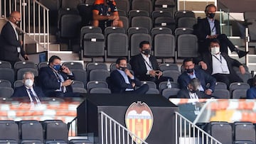 Anil Murthy, en el palco de Mestalla en un partido de principio de temporada.