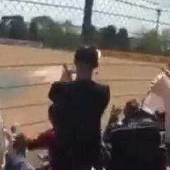 Los fans de Rossi aplauden la caída de Márquez en Le Mans