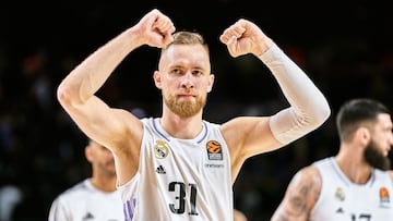 Dzanan Musa, escolta bosnio del Real Madrid, celebra una victoria del equipo blanco en la actual Euroliga.