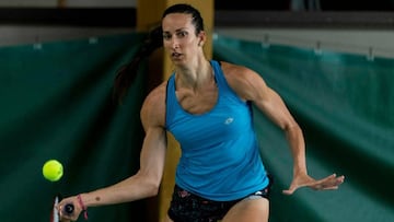 Georgina Garc&iacute;a P&eacute;rez devuelve una bola durante un entrenamiento del equipo de Espa&ntilde;a de Copa Federaci&oacute;n.