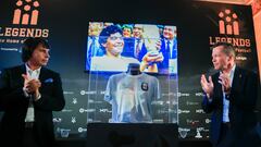 Lothar Matthaus dona al Museo Legends de la camiseta que le dio Maradona tras la final del Mundial de México'86. EFE/ Zipi