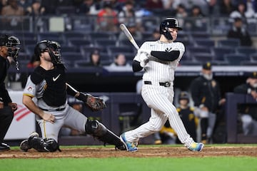 NEW YORK, NEW YORK - SEPTEMBER 29: Alex Verdugo #24 of the New York Yankees hits a two-run single during the eighth inning of the game against the Pittsburgh Pirates at Yankee Stadium on September 29, 2024 in New York City.   Dustin Satloff/Getty Images/AFP (Photo by Dustin Satloff / GETTY IMAGES NORTH AMERICA / Getty Images via AFP)