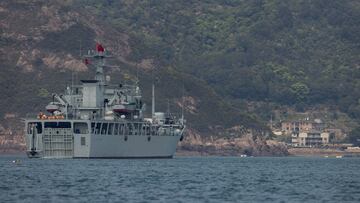 A Chinese warship takes part in a military drill off the Chinese coast near Fuzhou, Fujian Province, across from the Taiwan-controlled Matsu Islands, China, April 11, 2023.  REUTERS/Thomas Peter