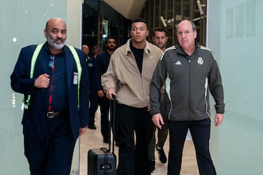  Le han acompañado, entre otros, sus fisios de confianza −quienes también son del club−. 