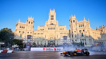 Checo Pérez durante la exhibición de Red Bull en Madrid.