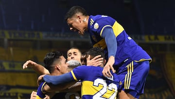 Soccer Football - Copa Libertadores - Round of 16 - First leg - Boca Juniors v Atletico Mineiro - Estadio La Bombonera, Buenos Aires, Argentina - July 13, 2021  Boca Juniors&#039; Diego Gonzalez celebrates scoring their first goal with teammates Pool via REUTERS/Marcelo Endelli