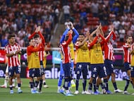 Players of Guadalajara during the 13th round match between Guadalajara and Pumas UNAM as part of the Liga BBVA MX Varonil, Torneo Clausura 2026 at Akron Stadium, on April 05, 2026 in Guadalajara, Jalisco, Mexico.