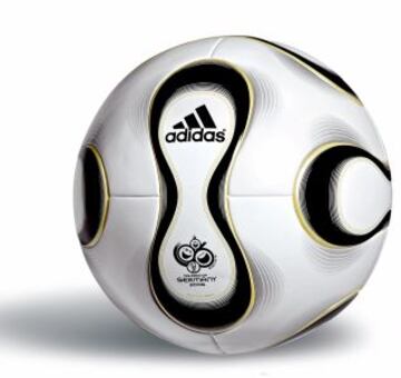 Mundial de Alemania 2006. Adidas Teamgeist, con menos gajos que los utilizados anteriormente.