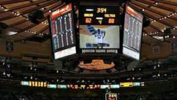 <b>UN CLÁSICO. </b>Los Celtics y los Knicks, durante uno de sus duelos.