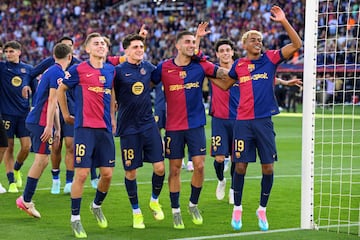 Los jugadores del Barcelona celebran la victoria ante el Real Madrid.