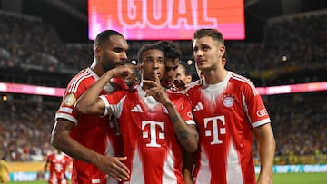 Bayern Munich's French midfielder #17 Michael Olise (C) celebrates scoring his team's second goal during the FIFA Club World Cup 2025 Group C football match between Germany's Bayern Munich and Argentina's Boca Juniors at the Hard Rock stadium in Miami on June 20, 2025. (Photo by Patricia DE MELO MOREIRA / AFP)