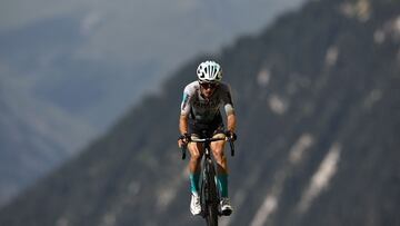 Bahrain - Victorious' Spanish rider Pello Bilbao cycles to the finish line of the 17th stage of the 110th edition of the Tour de France cycling race, 166 km between Saint-Gervais Mont-Blanc and Courchevel, in the French Alps, on July 19, 2023. (Photo by Anne-Christine POUJOULAT / AFP)