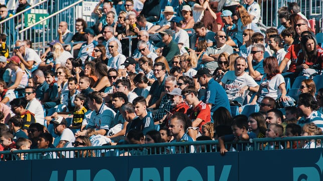 Un millar de aficionados arropan al Zaragoza en el entrenamiento