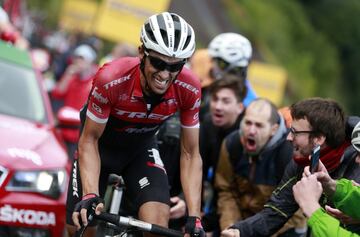 Cada vez que se le pregunta a Alberto Contador por su retirada, quiz芍 prematura, a los 34 a?os, recuerda esta jornada en la que se pudo despedir con un triunfo en su pen迆ltimo d赤a de competici車n, antes de la llegada a Madrid. Quiz芍 no fue su mejor victoria, pero s赤 un triunfo lleno de emotividad para despedir a uno de los mejores ciclistas de siempre.