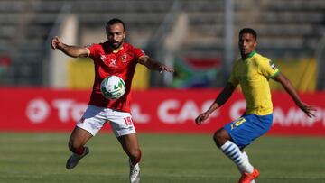 Soccer Football - African Champions League - Quarter Final Second Leg - Mamelodi Sundowns v Al Ahly - Lucas Moripe Stadium, Atteridgeville, South Africa - May 22, 2021 Al Ahly's Mohamed Magdy in action with Mamelodi Sundowns' Rivaldo Coetzee REU