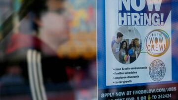 New employment statistics show that in the past month, the jobless rate in NYC decreased to 5.6%.