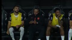 Posible sanción ejemplar a Memphis por usar el teléfono en el banquillo