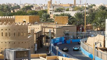 RIYADH STREET CIRCUIT, SAUDI ARABIA - DECEMBER 14: Andre Lotterer (DEU), DS TECHEETAH, DS E-Tense FE19, and Oliver Turvey (GBR), NIO Formula E Team, NIO Sport 004 during the Ad Diriyah eprix at Riyadh Street Circuit on December 14, 2018 in Riyadh Street Circuit, Saudi Arabia. (Photo by Steven Tee / LAT Images)
PUBLICADA 15/12/18 NA MA31 4COL