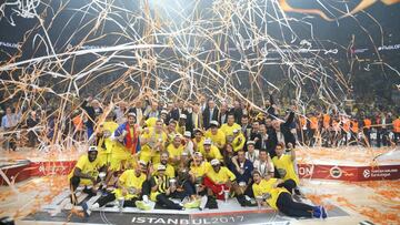 El Fenerbah&ccedil;e festeja la primera Euroliga de su historia y la novena de Obradovic.