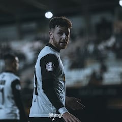 El Mirandés ficha al central Barbu y prescinde de Iago López