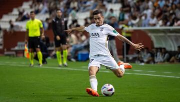 Julio Alonso, el lateral centenario que quiere seguir en el Albacete