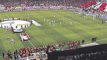 <b>¡AMBIENTE ESPECTACULAR! </b>El estadio Vicente Calderón presentará un lleno absoluto. 55.000 espectadores abarrotarán el coliseo rojiblanco para presenciar el derby.