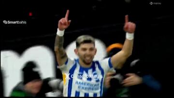 No sólo es el mejor futbolista paraguayo del momento, también es mal listo: vean el último gol de Julio Enciso