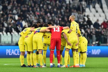 Los jugadores del Villarreal momentos antes de comenzar el partido.