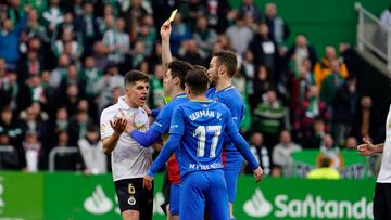 Íñigo, del Racing, amonestado frente al Andorra en El Sardinero