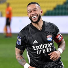 Depay da pistas sobre su futuro