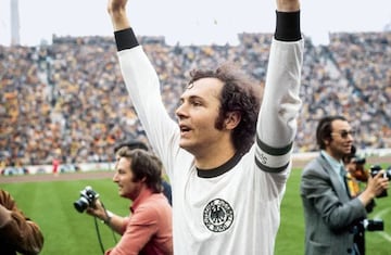 Ganó la UEFA Champions League con Bayern Múnich y el Mundial con Alemania en 1974.