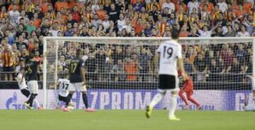 1-0. Rodrigo marcó el primer tanto.