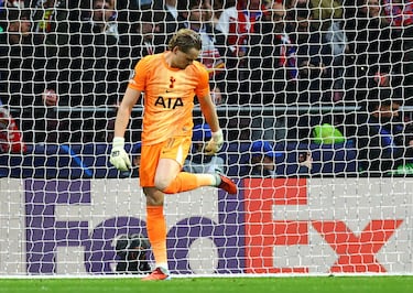 Kinsky se hizo un lío en la salida de balón, el balón le cayó a Julián Alvarez y se le cedió al centrocampista para que la cruzara.