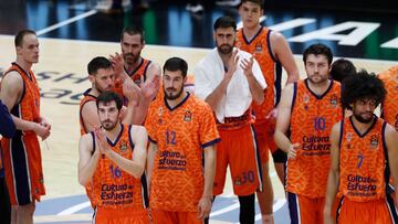 El Valencia despierta muy tarde y vuelve a depender de terceros