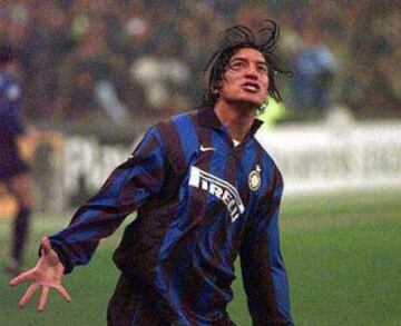 Iván Zamorano perdió la final de 96-97 y ganó la 97-98 junto al Inter de Milán, donde hizo un gol en la final.