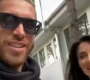 Sergio Ramos y Pilar Rubio acuden a votar y muestran 'su voto' sin querer