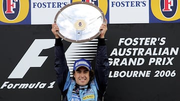 Por primera y 迆nica vez, el asturiano logr車 el triunfo en Albert Park, circuito que tradicionalmente inaugura las temporadas de F車rmula 1. Raikkonen (McLaren) y Ralf Schumacher (Toyota) le acompa?aron en el caj車n. Button sal赤a desde la pole, aunque Alonso ya le hab赤a adelantado cuando su motor Honda dijo basta en la 19? vuelta.