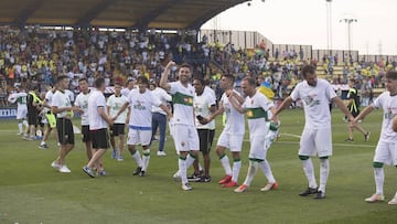 Elche celebrando.