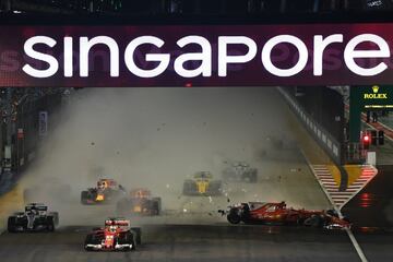 Accidentada salida en Singapur con un accidente entre los Ferrari y Verstappen que también acabó con la que podía haber sido la mejor carrera de Alonso. 
