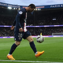 Paris Saint-Germain beat Ajaccio: Messi booed, Hakimi sent off after punch and Mbappe scores twice