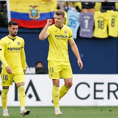 Baena y Sorloth recuerdan a Riquelme y Forlán