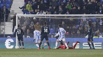 1-0. Martin Braithwaite marcó el primer gol.