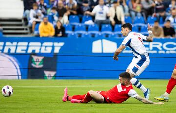 Miguel, en el momento del 1-0 al Amorebieta. 