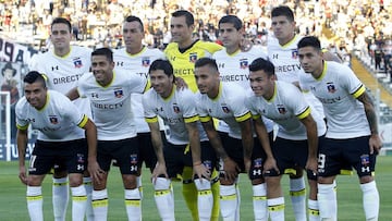 Futbol, Colo Colo vs Cobreloa.
 Copa Chile 2016.
 Los jugadores de Colo Colo posan para los fotografos antes del partido de vuelta de los cuartos de final de la Copa Chile disputado en el estadio Monumental de Santiago, Chile.
 26/10/2016
 Ramon Monroy/Photosport******
 
 Football, Colo Colo vs Cobreloa.
 Copa Chile Championship 2016.
 The referee Carlos Ulloa shows red card to Colo Colo&#039;s,  players pose for the photographers prior to their Copa Chile Championship quarter final, second leg, football match held at the Monumental  stadium in Santiago, Chile.
 26/10/2016
 Ramon Monroy/Photosport